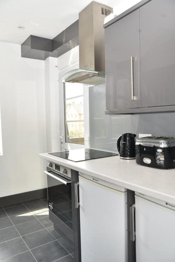 Bright&spacious 2 bedroom apartment Sutton  Exterior foto