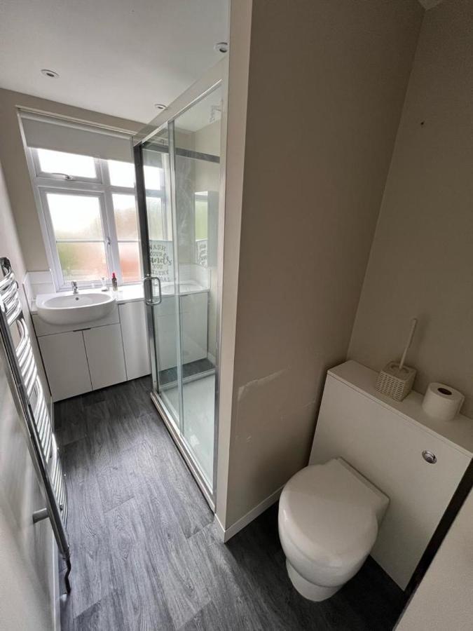 Bright&spacious 2 bedroom apartment Sutton  Exterior foto